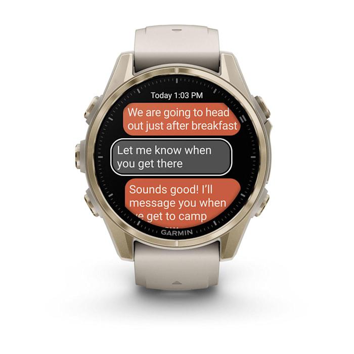 Fēnix® 8 - 43 mm, AMOLED, Sapphire, Soft Gold con cinturino Fog grey/dark sandstone in silicone