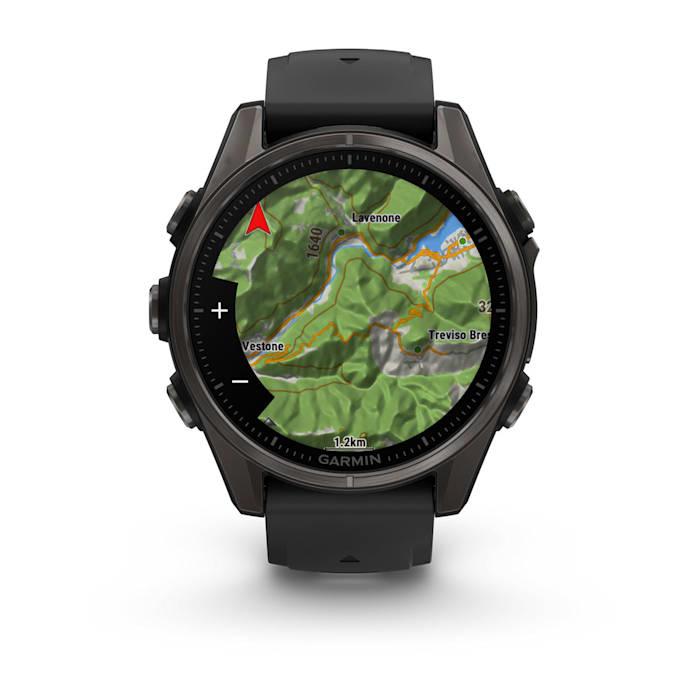 Fēnix® 8 - 43 mm, AMOLED, Sapphire, Titanio, Carbon Gray DLC con cinturino in silicone Black/pebble grey
