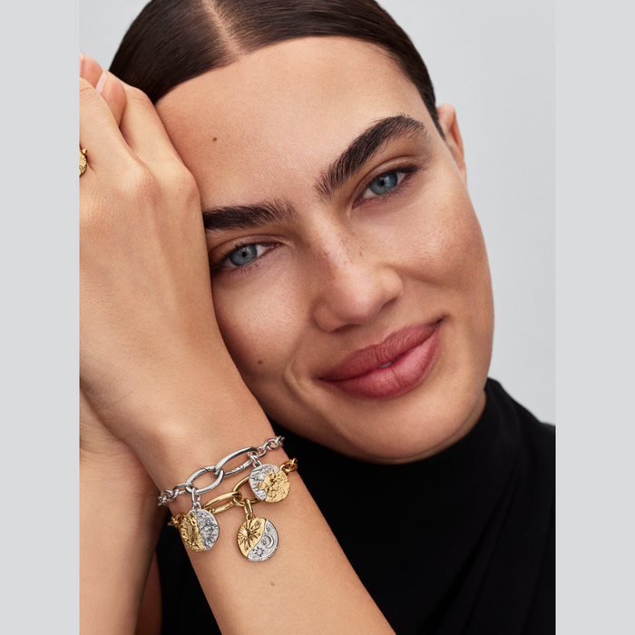 Charm Medallion Vergine