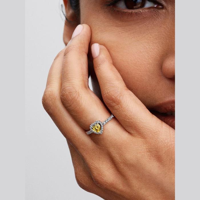 Anello Cuore in Rilievo Giallo