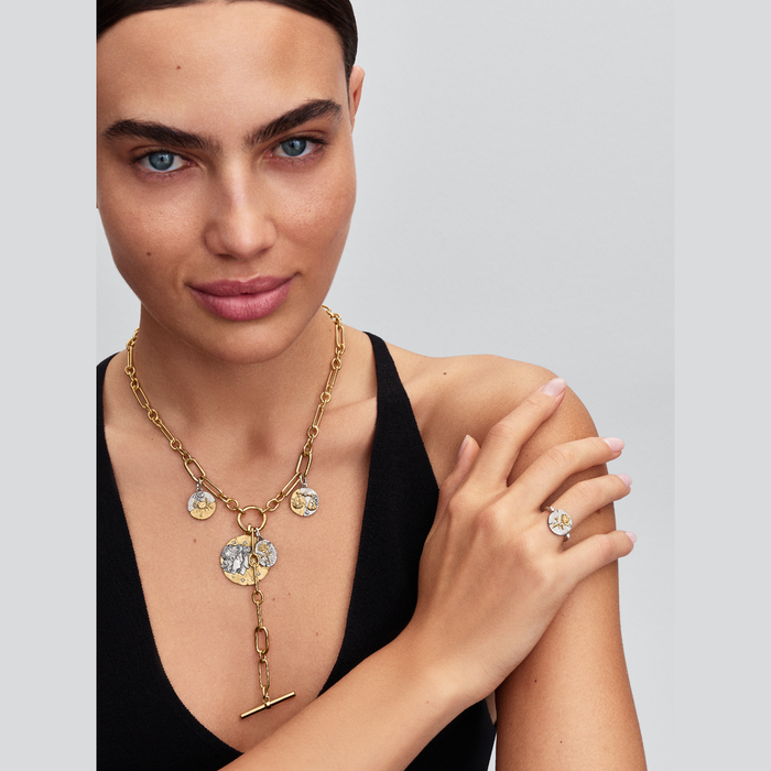 Charm Medallion Bilancia