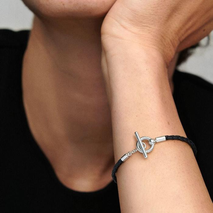 Bracciale in Pelle Nera con Chiusura a T