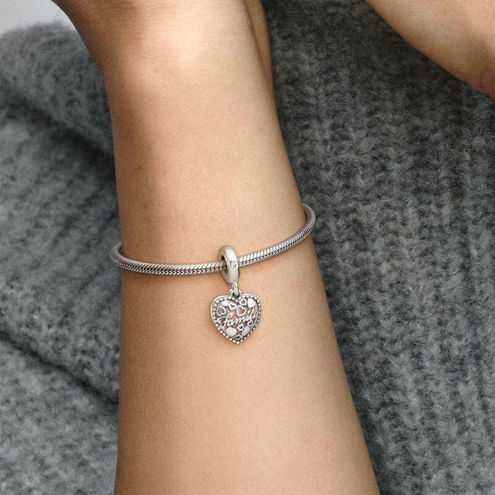 Charm Pendente "Love makes a Family"