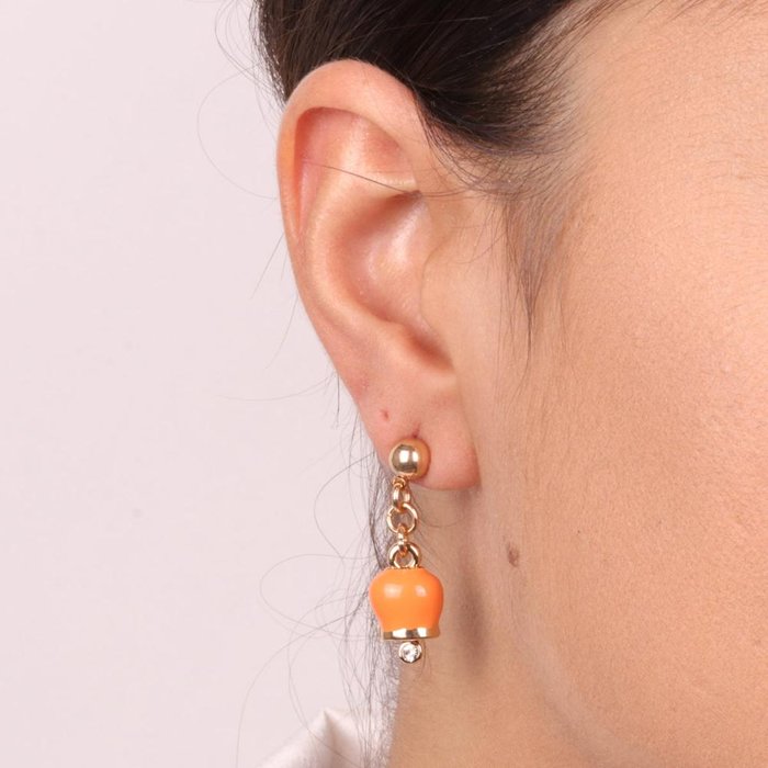 Orecchini in Metallo con campanella pendente in smalto arancione
